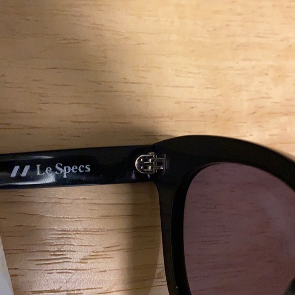 NWT Le Specs sunglasses with case - Picture 3 of 5